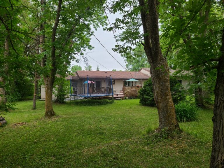 73 Cedar John Angus Realty